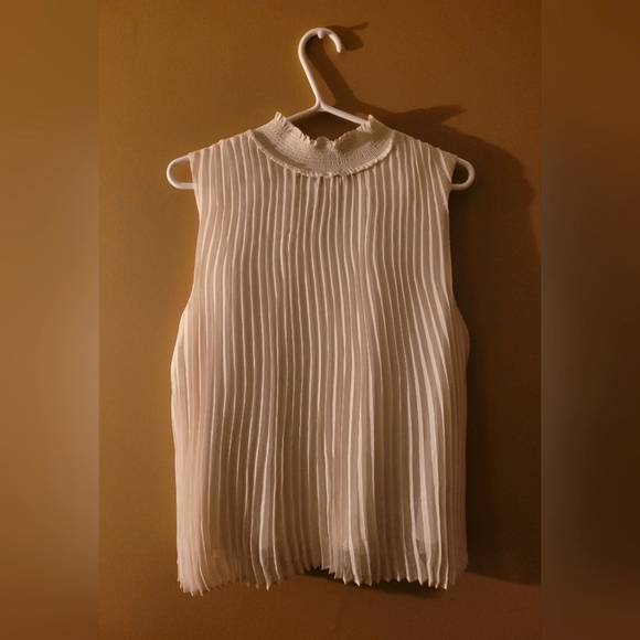 Nanette Lepore Sleeveless Pleated Blouse - Picture 1 of 1